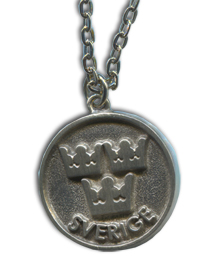 THREE CROWNS PENDANT (round)