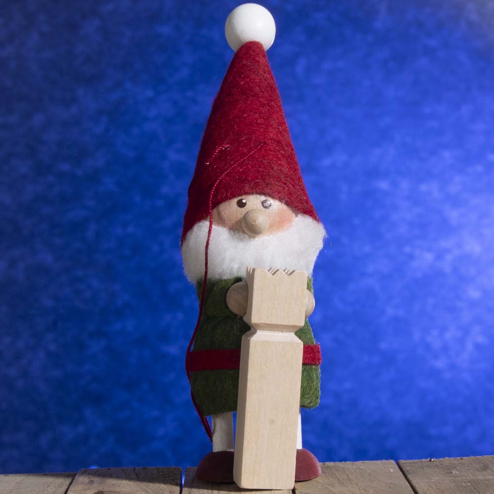 Tomte w/ Kubb King