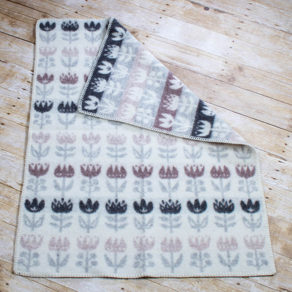 Tulip Crib / Lap Blanket